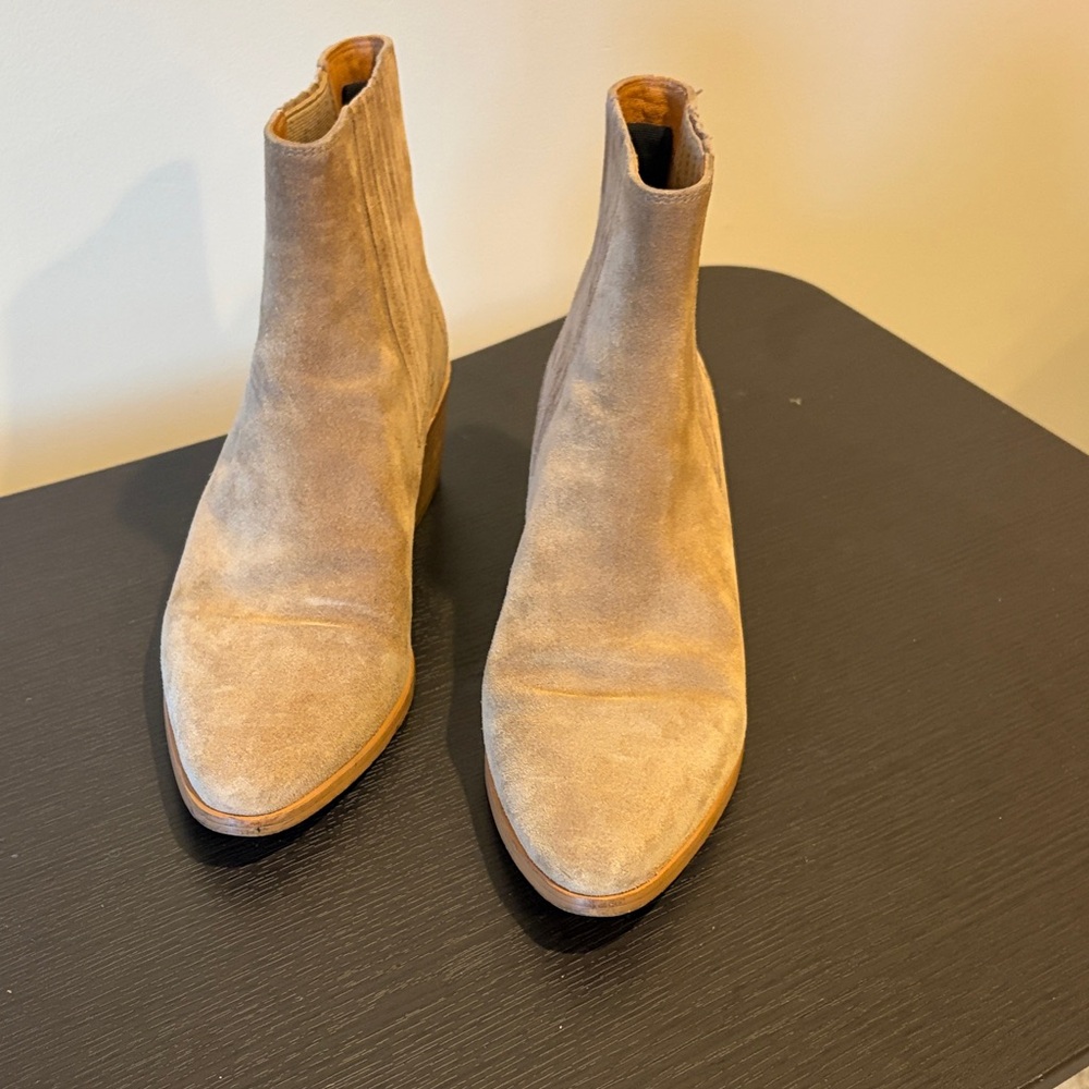 Suede Chelsea Boots - Tan